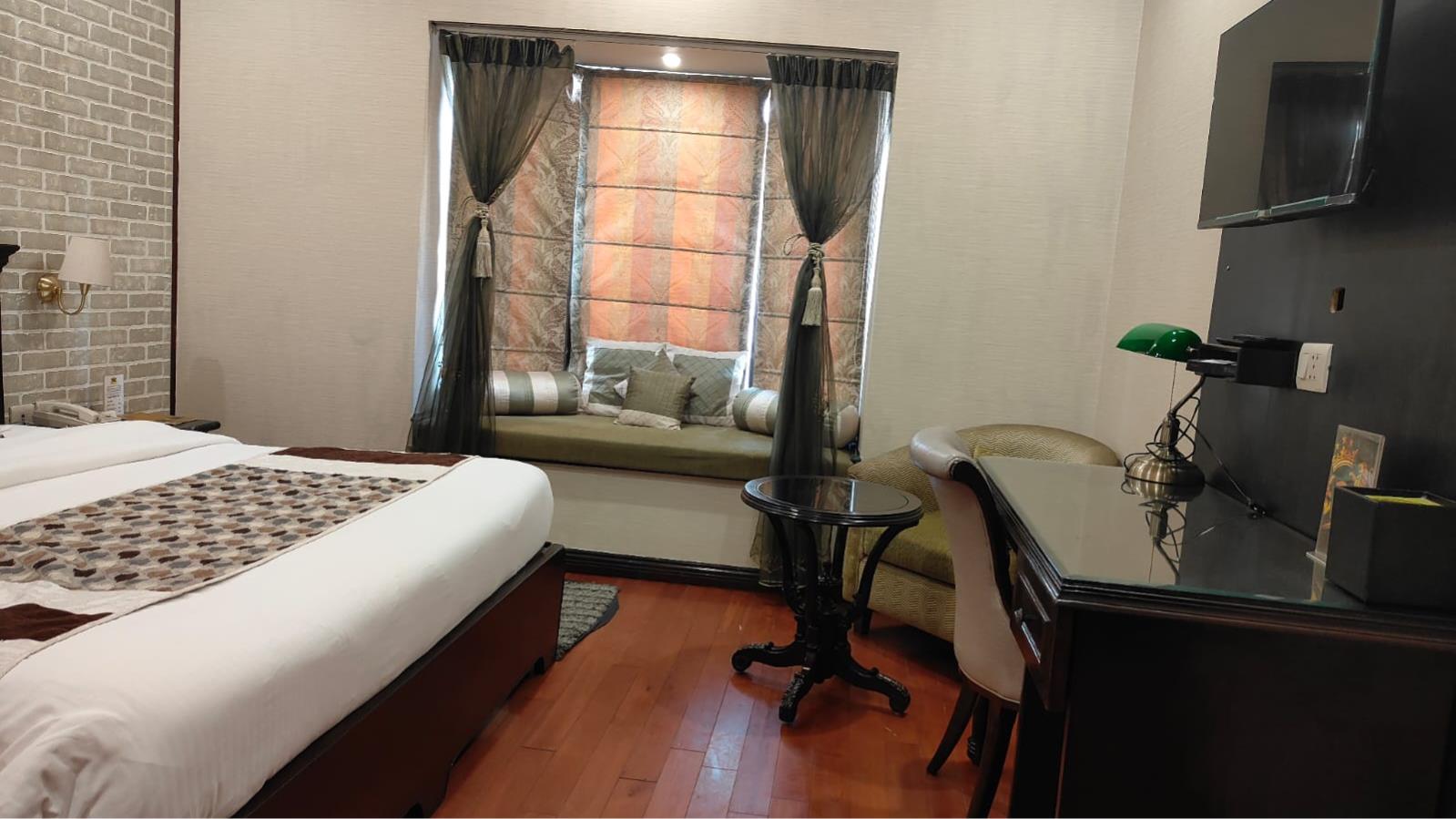 room-img