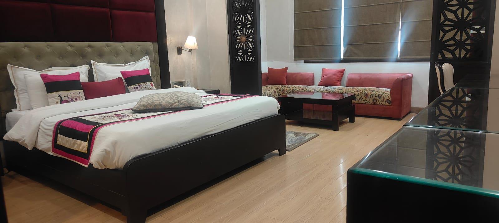 room-img